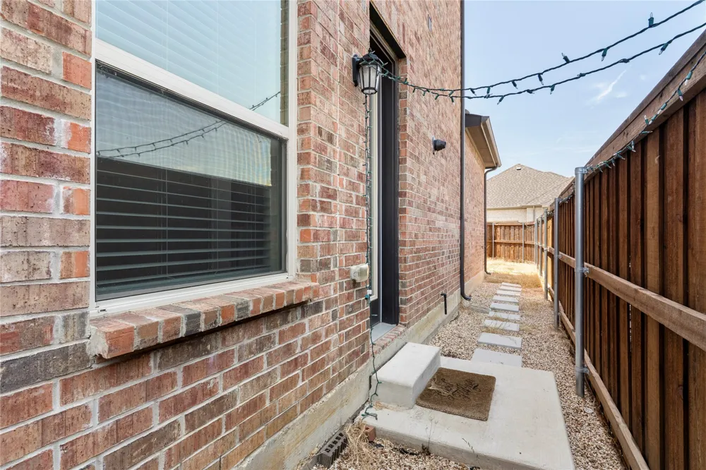 4310 Indigo Lark Lane Arlington, TX 76005