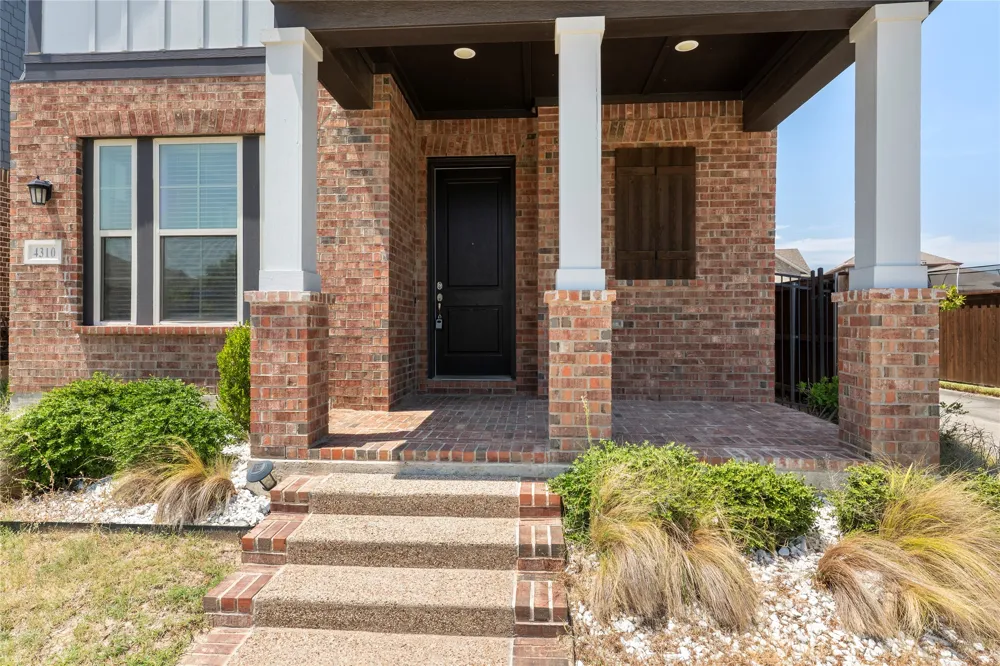 4310 Indigo Lark Lane Arlington, TX 76005