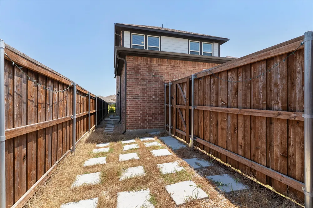 4310 Indigo Lark Lane Arlington, TX 76005