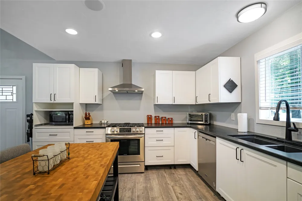 2228 W Holly Trail Holly Lake Ranch, TX 75765