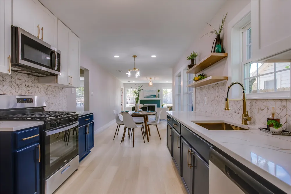 2635 Gladstone Drive Dallas, TX 75211