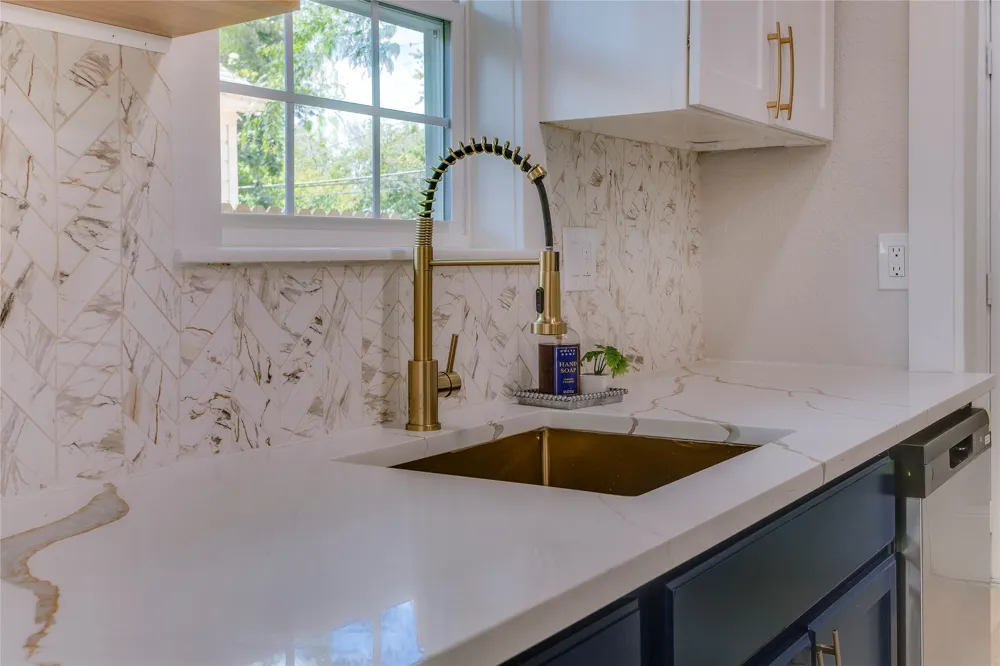 2635 Gladstone Drive Dallas, TX 75211