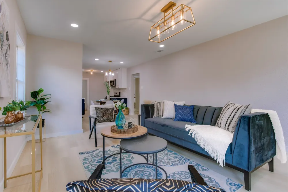 2635 Gladstone Drive Dallas, TX 75211