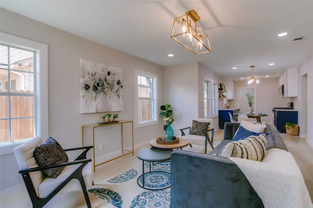 2635 Gladstone Drive Dallas, TX 75211