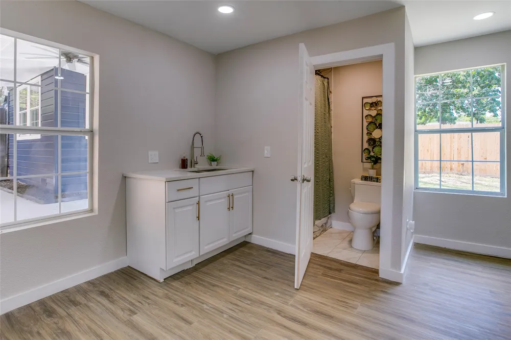 2635 Gladstone Drive Dallas, TX 75211