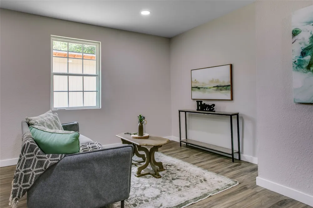 2635 Gladstone Drive Dallas, TX 75211