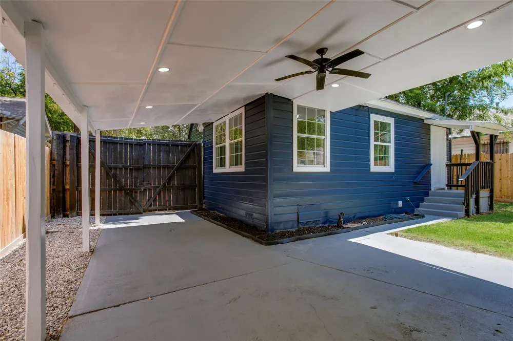 2635 Gladstone Drive Dallas, TX 75211