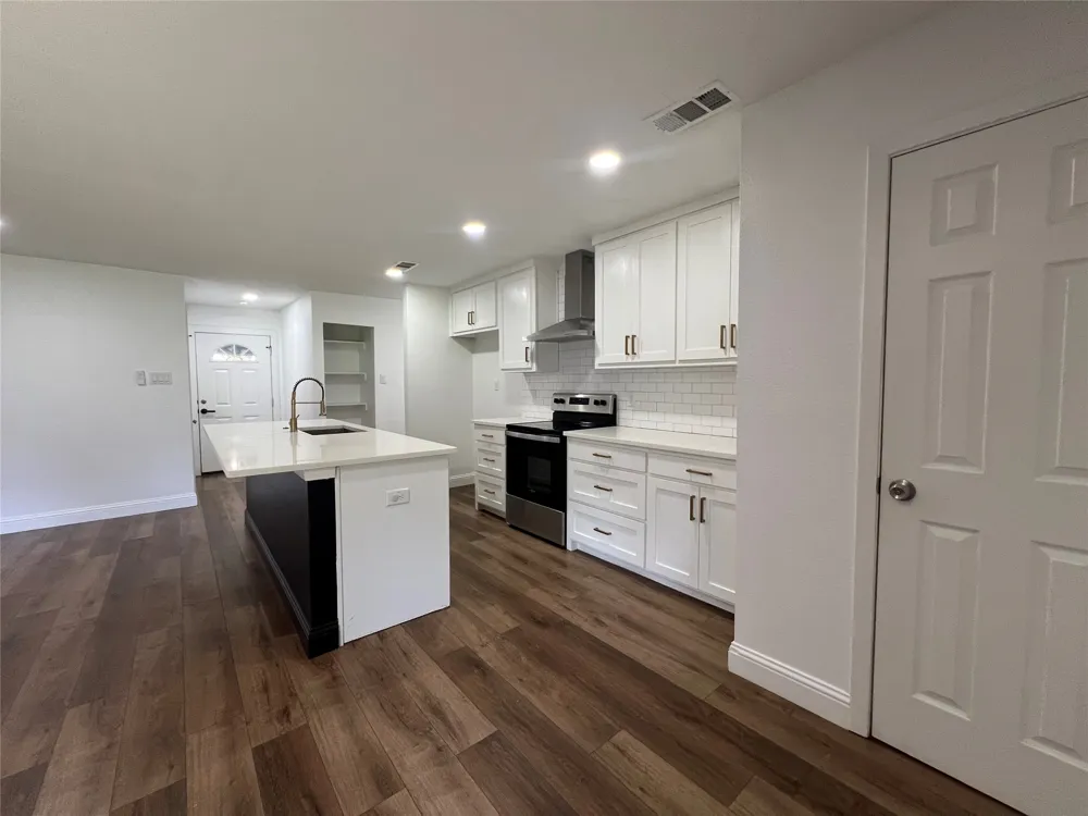 1809 Pilot Way Garland, TX 75040