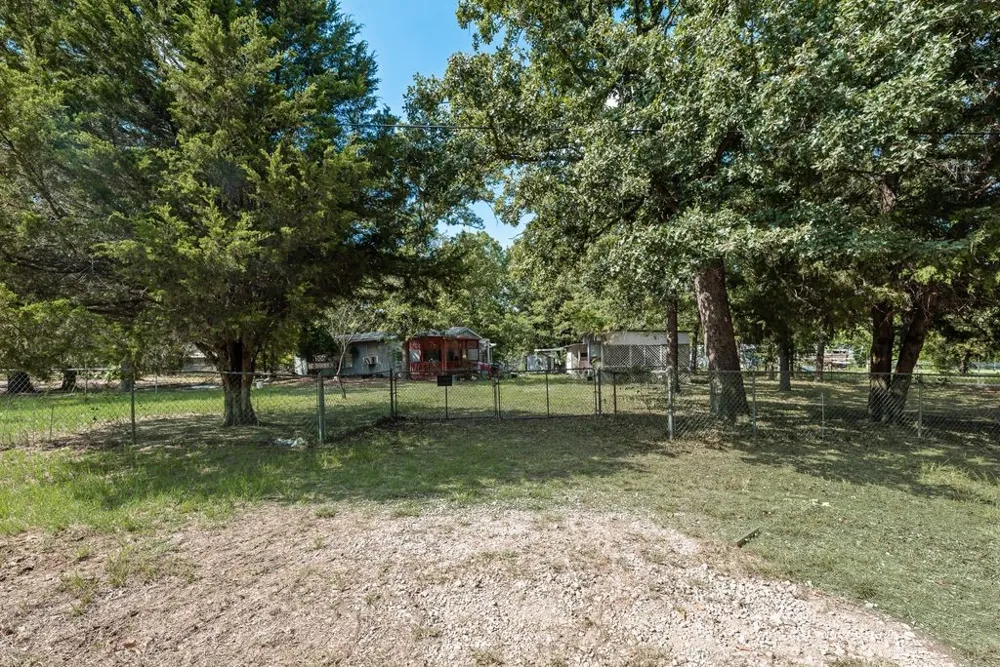 106 Hammer Road Eustace, TX 75124