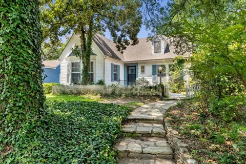 1411 Main Street