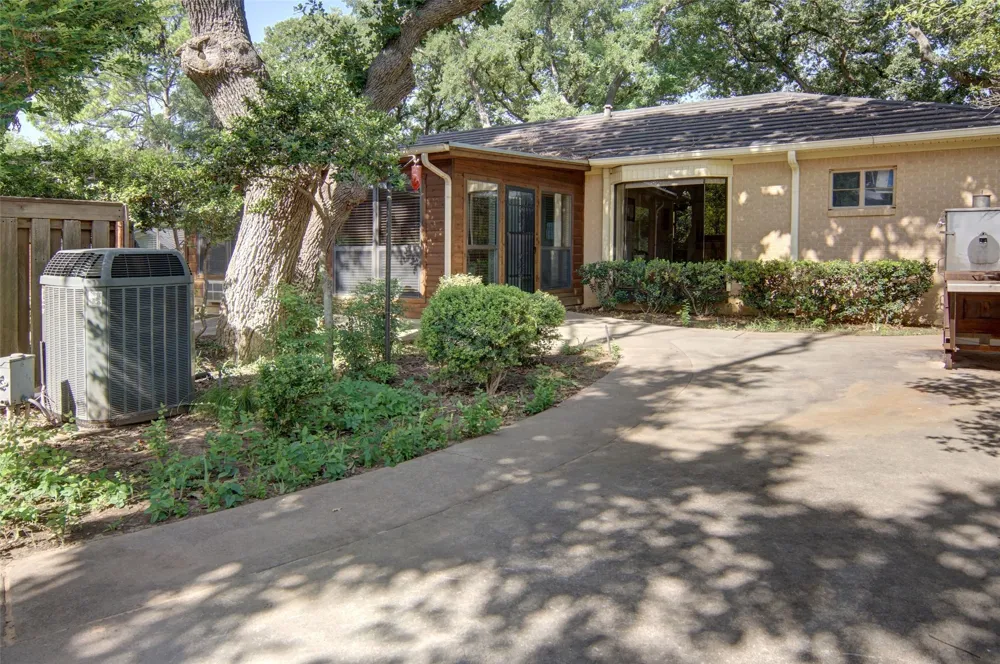 825 Elm Street Graham, TX 76450