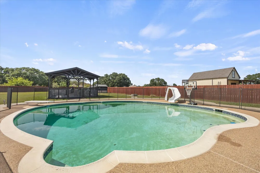 1089 Oak Hollow Lane Combine, TX 75159