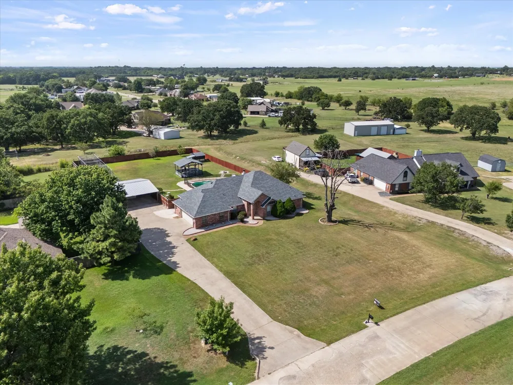 1089 Oak Hollow Lane Combine, TX 75159