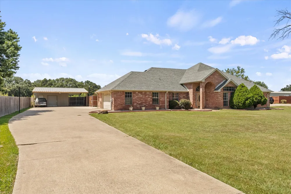 1089 Oak Hollow Lane Combine, TX 75159