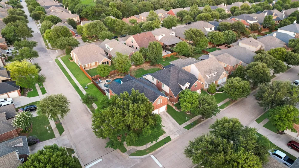 1660 Meadows Avenue Lantana, TX 76226