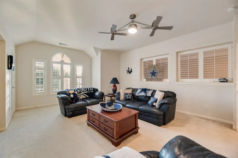 1660 Meadows Avenue Lantana, TX 76226