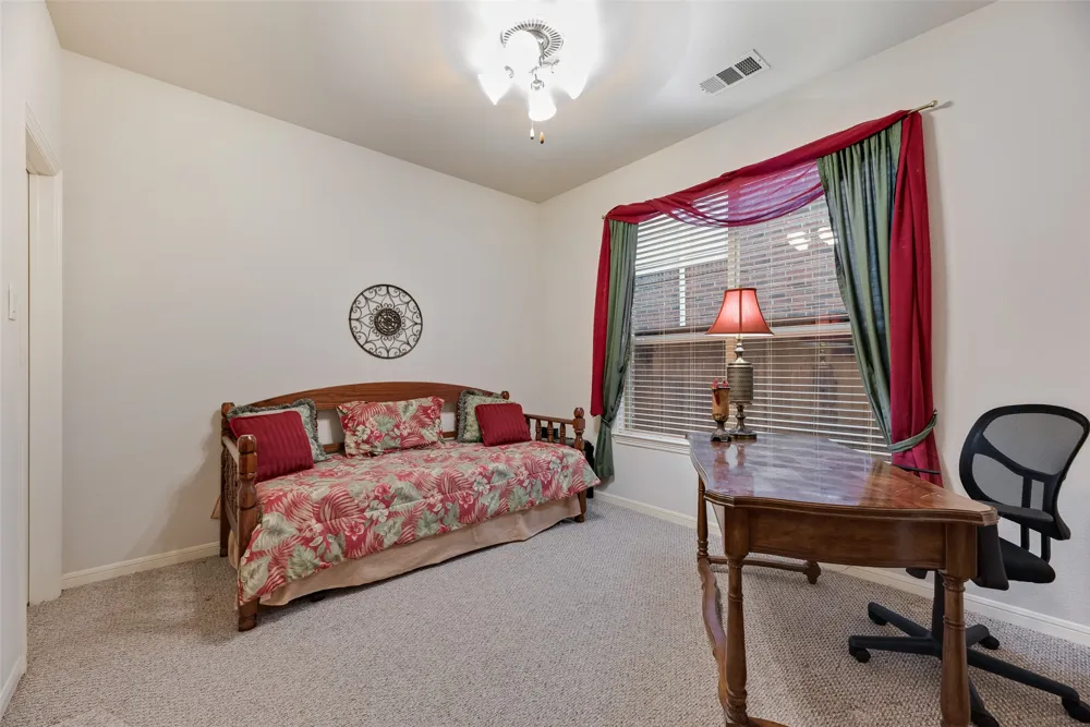 1660 Meadows Avenue Lantana, TX 76226