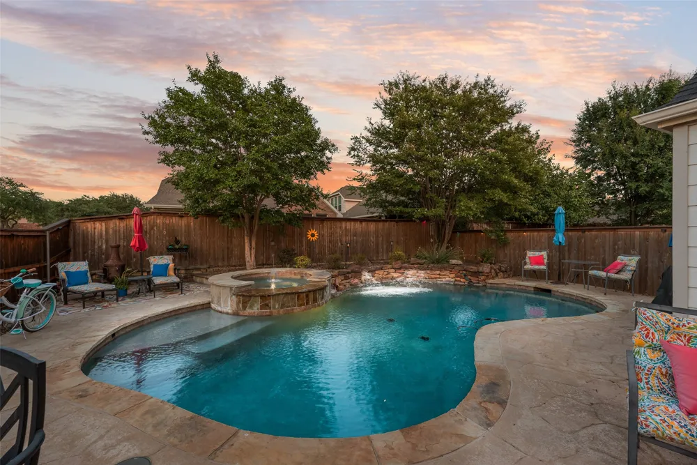 1660 Meadows Avenue Lantana, TX 76226