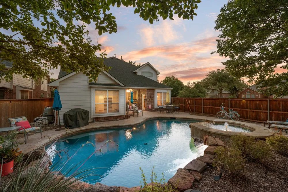 1660 Meadows Avenue Lantana, TX 76226