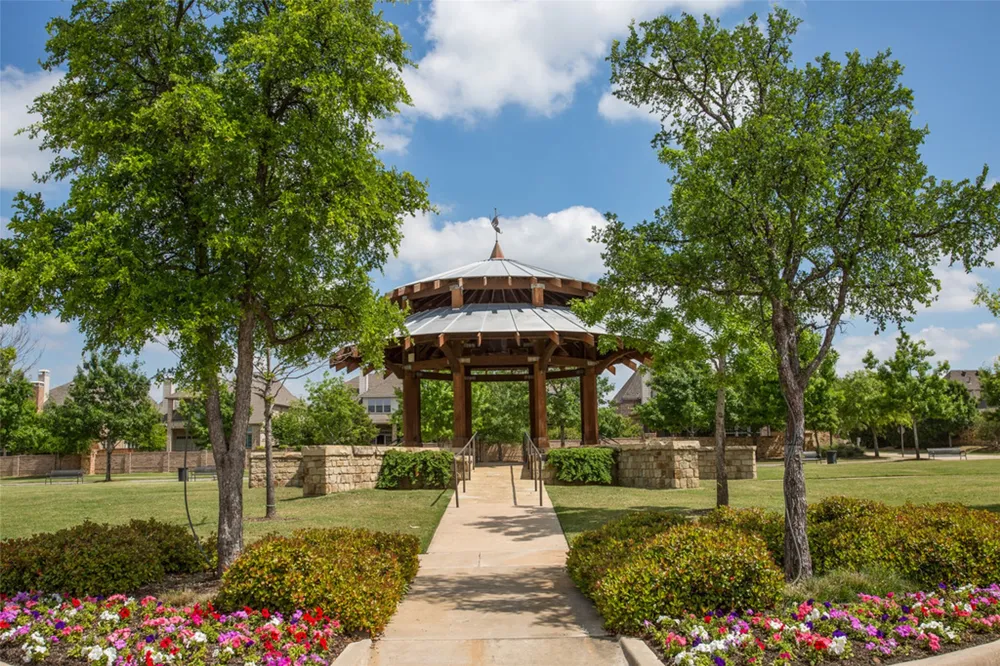 1660 Meadows Avenue Lantana, TX 76226