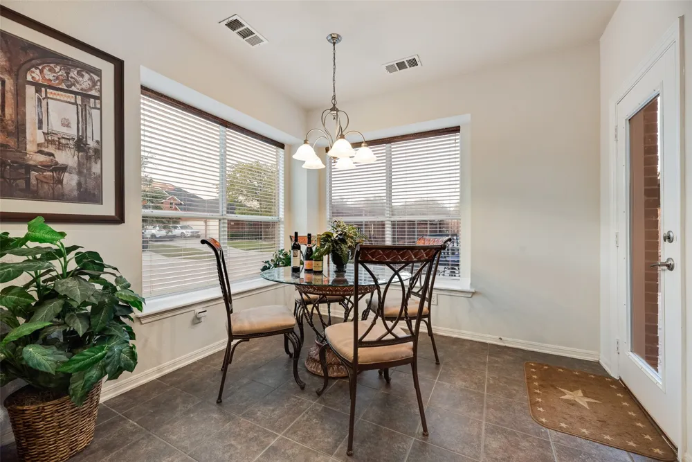 1660 Meadows Avenue Lantana, TX 76226