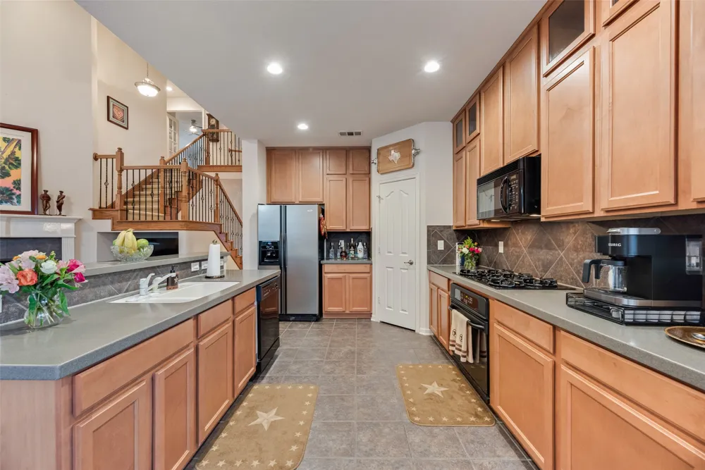 1660 Meadows Avenue Lantana, TX 76226