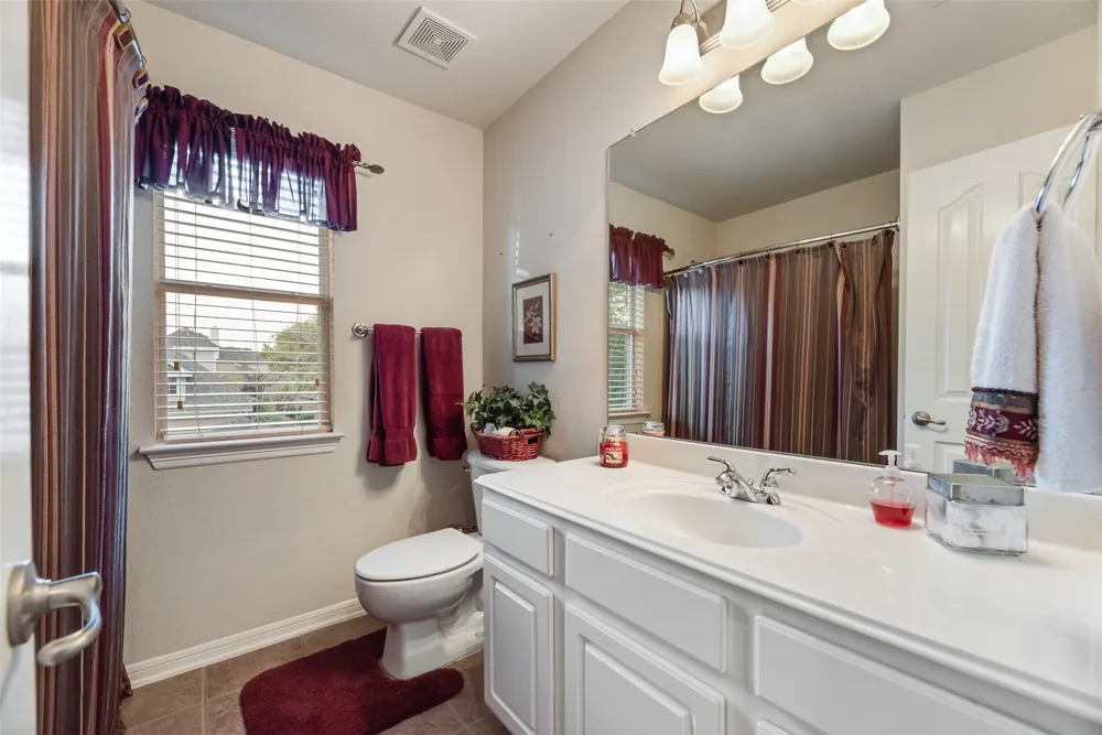 1660 Meadows Avenue Lantana, TX 76226
