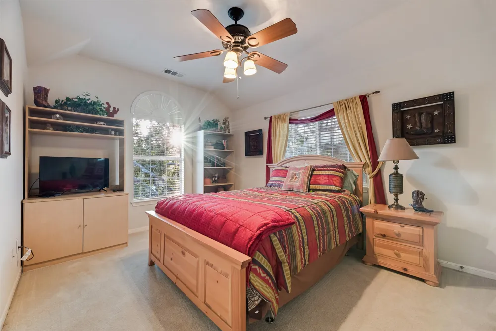 1660 Meadows Avenue Lantana, TX 76226