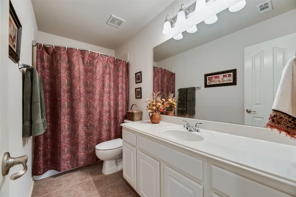 1660 Meadows Avenue Lantana, TX 76226