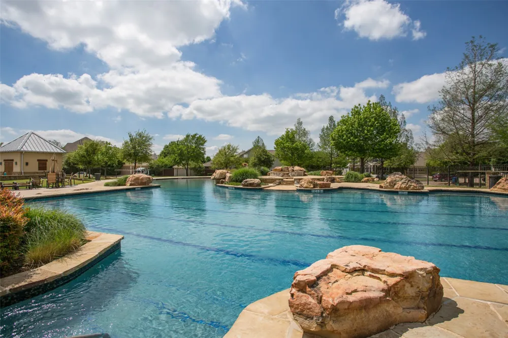 1660 Meadows Avenue Lantana, TX 76226