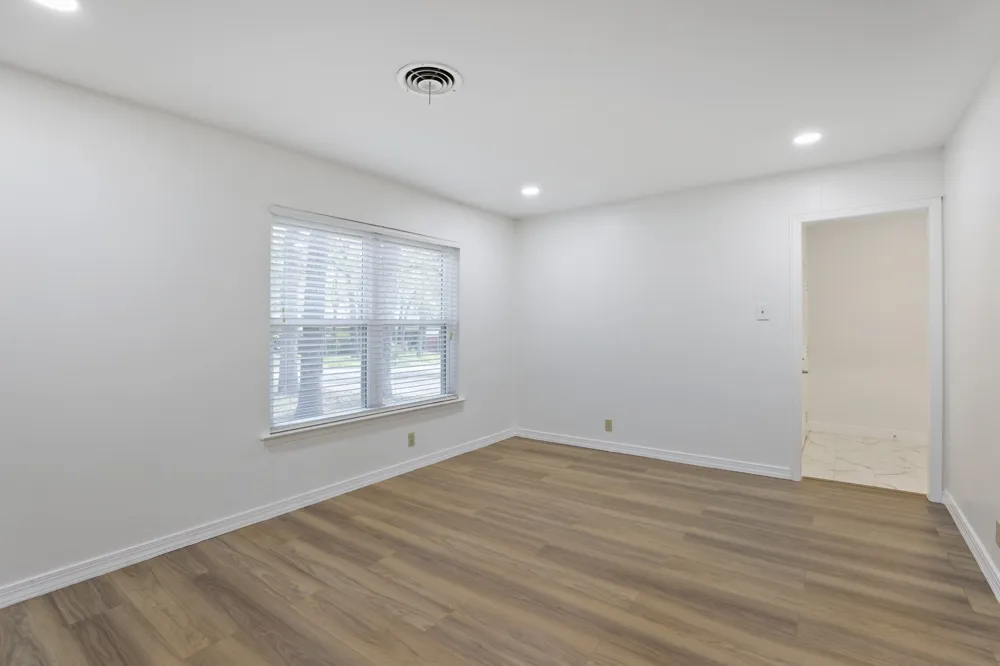 624 Hillview Drive Hurst, TX 76054