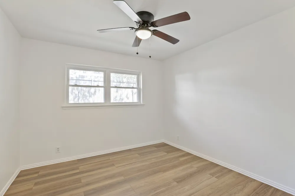 624 Hillview Drive Hurst, TX 76054