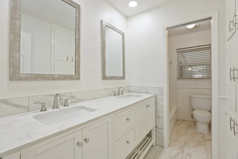 624 Hillview Drive Hurst, TX 76054