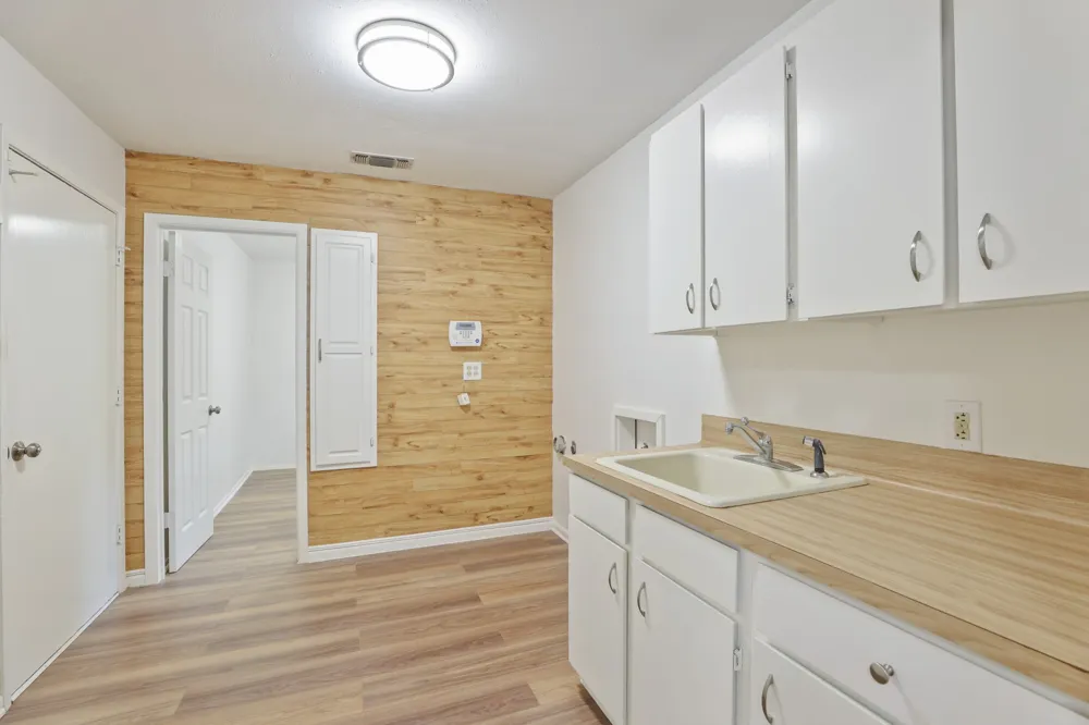 624 Hillview Drive Hurst, TX 76054