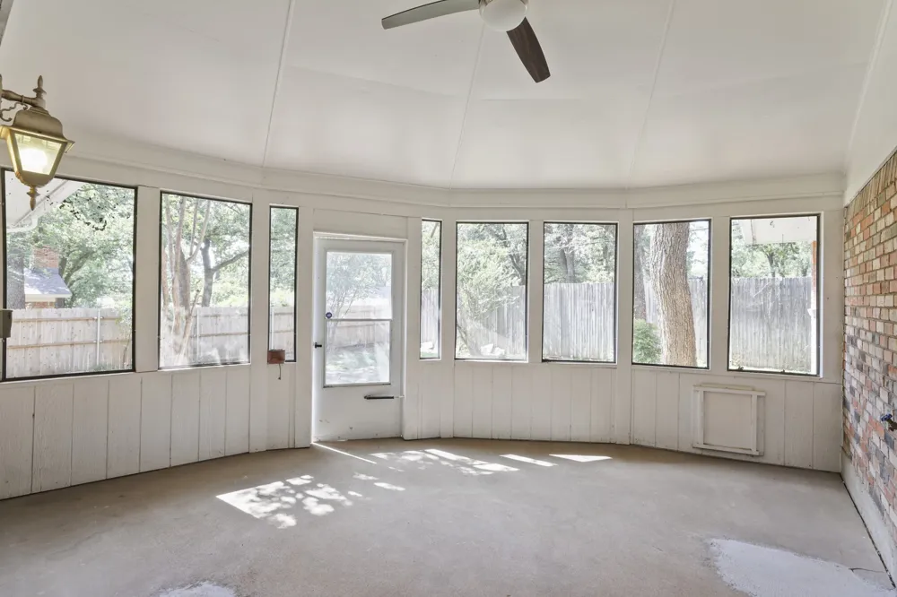 624 Hillview Drive Hurst, TX 76054