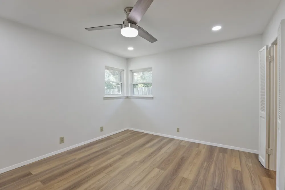 624 Hillview Drive Hurst, TX 76054