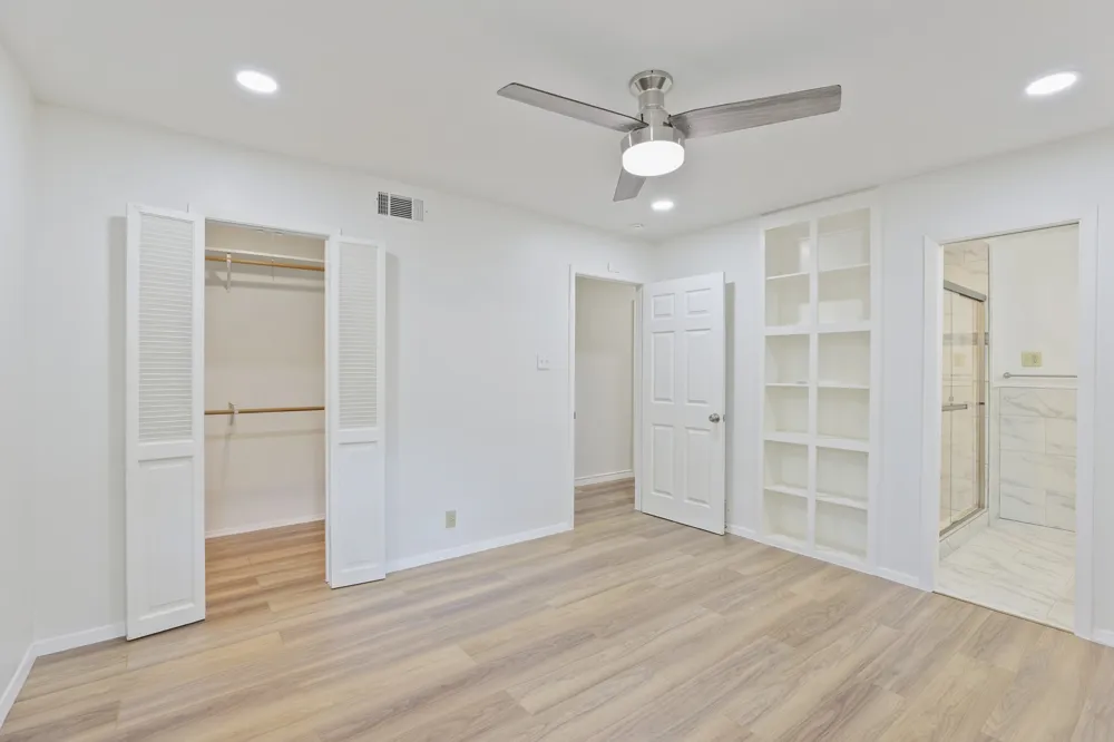 624 Hillview Drive Hurst, TX 76054