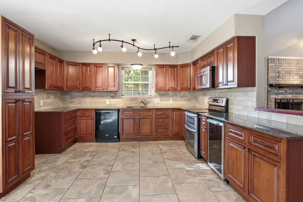 2502 Cranberry Lane Euless, TX 76039