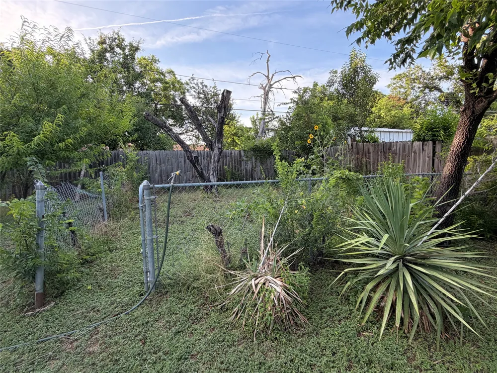 2329 Clover Ridge Drive Dallas, TX 75216