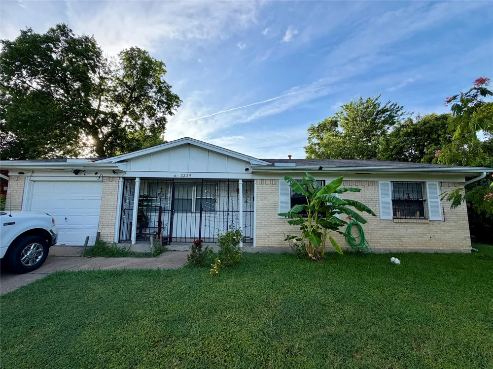 2329 Clover Ridge Drive Dallas, TX 75216
