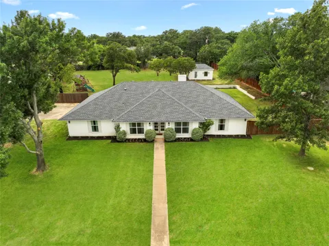 180 Trailing Oaks Drive