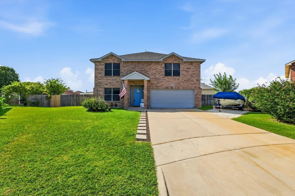 214 Hawthorne Court Ponder, TX 76259