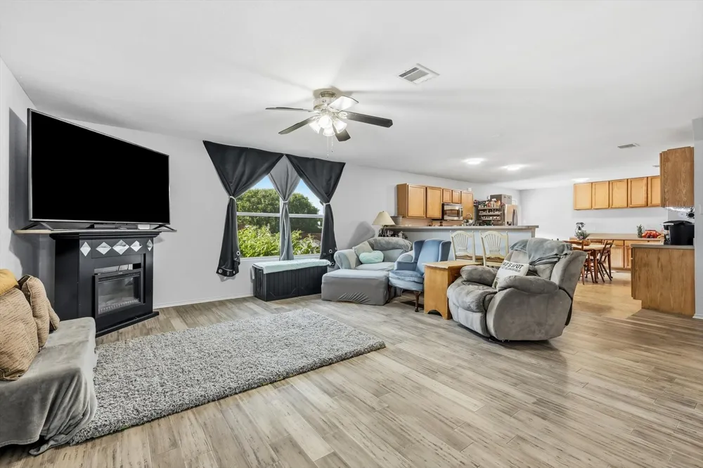214 Hawthorne Court Ponder, TX 76259