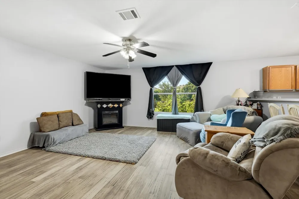 214 Hawthorne Court Ponder, TX 76259