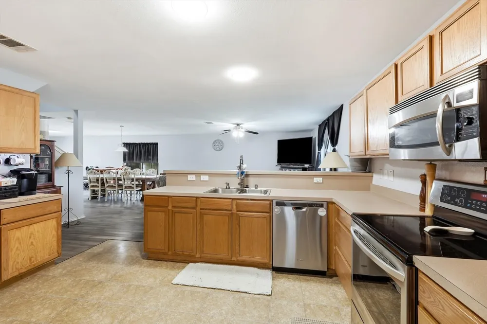 214 Hawthorne Court Ponder, TX 76259