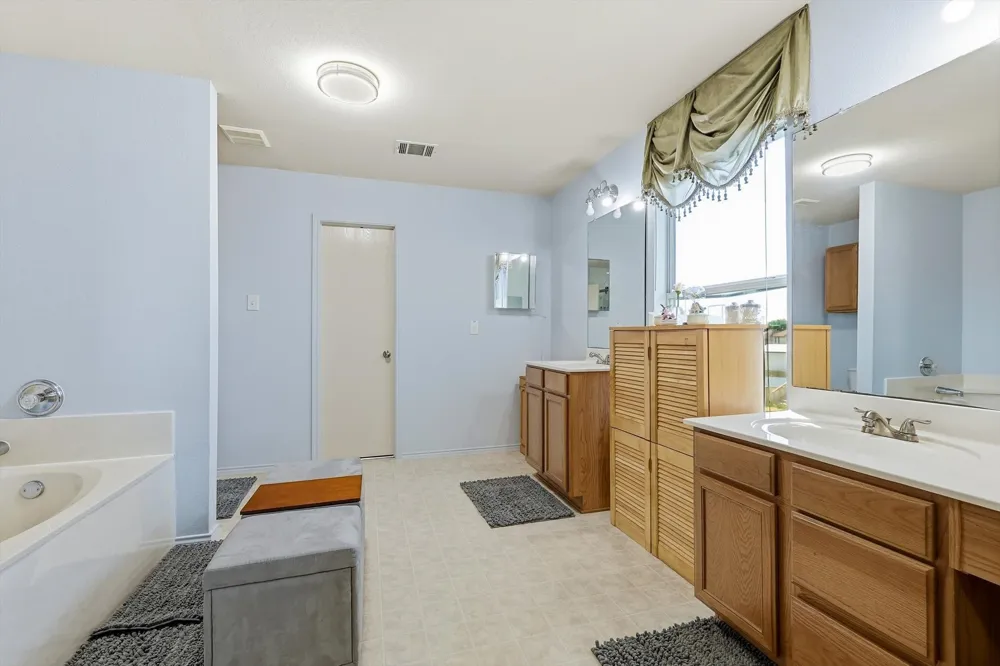 214 Hawthorne Court Ponder, TX 76259