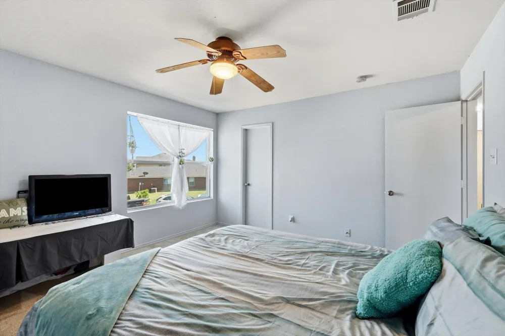 214 Hawthorne Court Ponder, TX 76259
