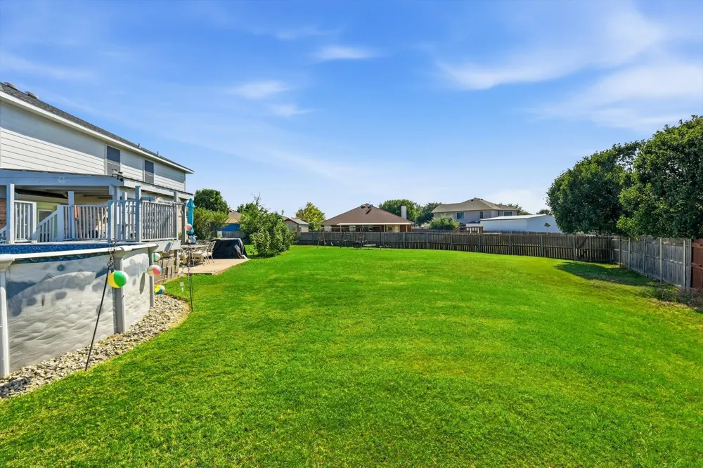 214 Hawthorne Court Ponder, TX 76259