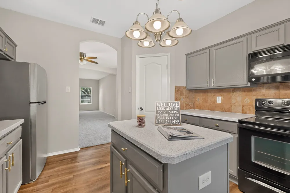 710 Bowie Lane Mansfield, TX 76063