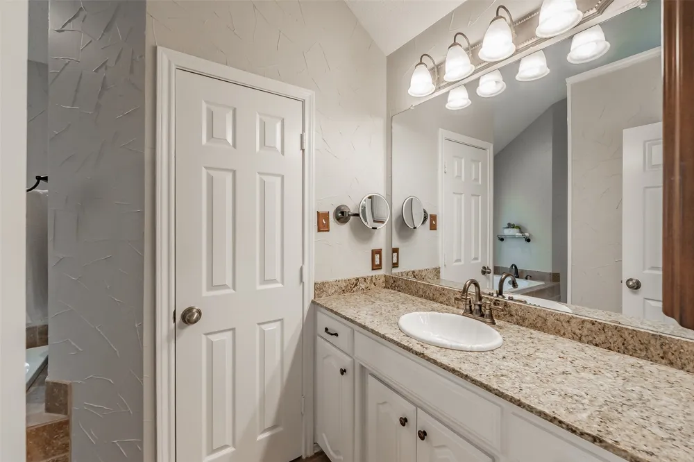 3317 Clearfield Drive Grapevine, TX 76051